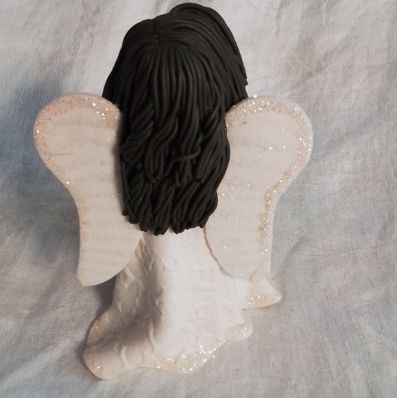 Kneeded Angel's "Mother and Daughter" Figurine: Caucasian, both with dark hair. - Picture 9 of 11